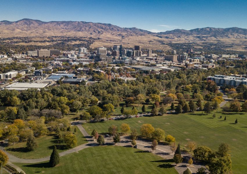 boise-skyline-with-large-park-and-hills